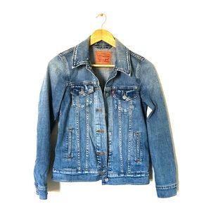 LEVI STRAUSS light wash denim jacket